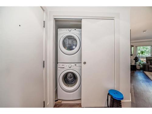 211-510 Edmonton Trail Ne, Calgary, AB - Indoor Photo Showing Laundry Room