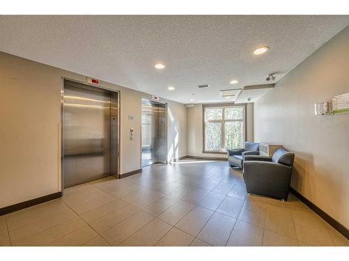 110-45 Aspenmont Heights Sw, Calgary, AB - Indoor