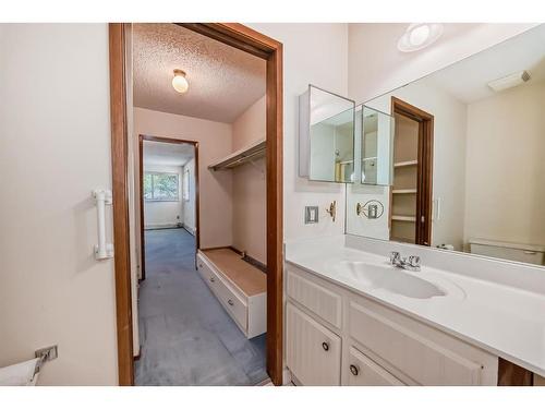 309-1001 68 Avenue Sw, Calgary, AB - Indoor Photo Showing Bathroom