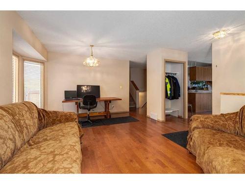 109 Sundown Close Se, Calgary, AB 