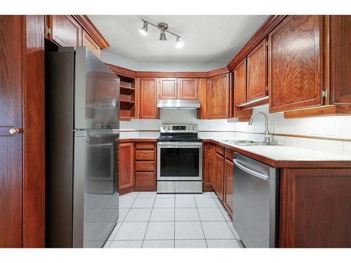 309-2611 1 Avenue Nw, Calgary, AB - Indoor Photo Showing Kitchen