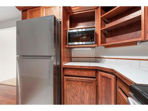 309-2611 1 Avenue Nw, Calgary, AB - Indoor Photo Showing Kitchen