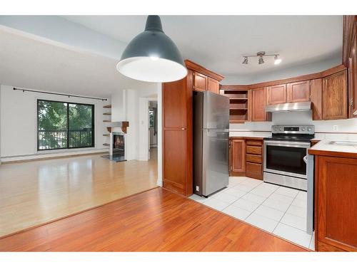 309-2611 1 Avenue Nw, Calgary, AB - Indoor Photo Showing Kitchen