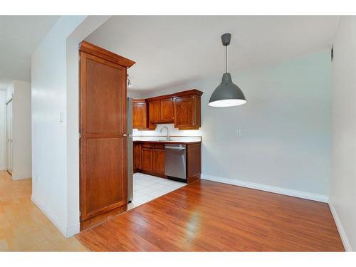 309-2611 1 Avenue Nw, Calgary, AB - Indoor Photo Showing Kitchen