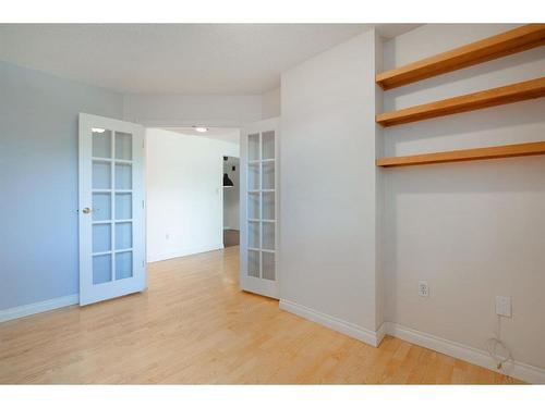 309-2611 1 Avenue Nw, Calgary, AB - Indoor Photo Showing Other Room