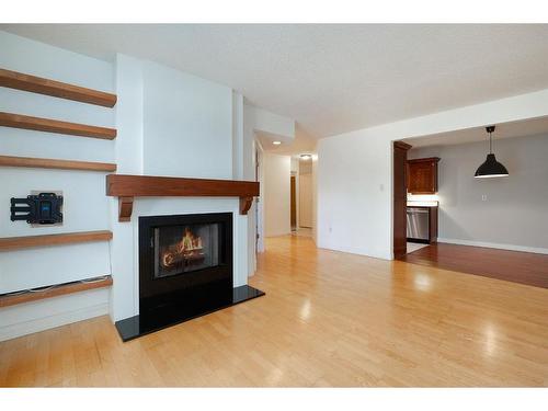 309-2611 1 Avenue Nw, Calgary, AB - Indoor Photo Showing Living Room With Fireplace