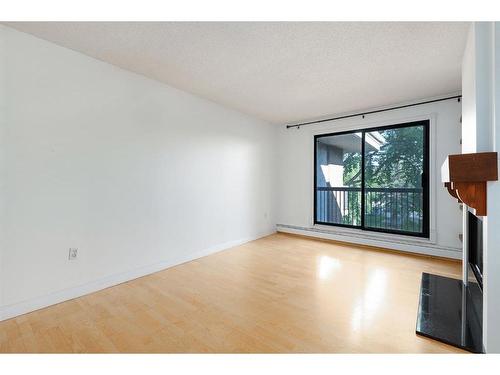 309-2611 1 Avenue Nw, Calgary, AB - Indoor Photo Showing Other Room