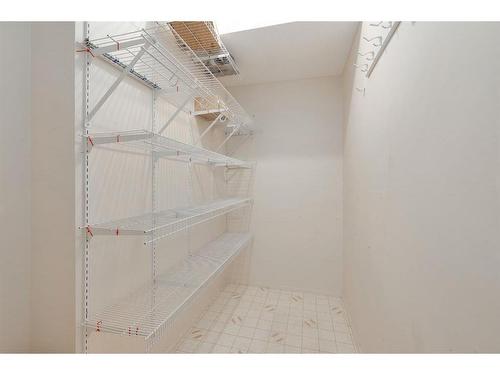 309-2611 1 Avenue Nw, Calgary, AB - Indoor With Storage