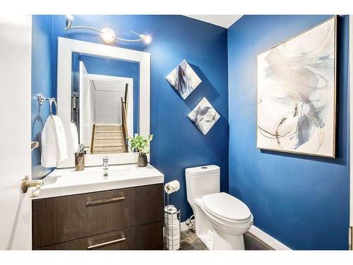 8-8533 Silver Springs Road Nw, Calgary, AB - Indoor Photo Showing Bathroom