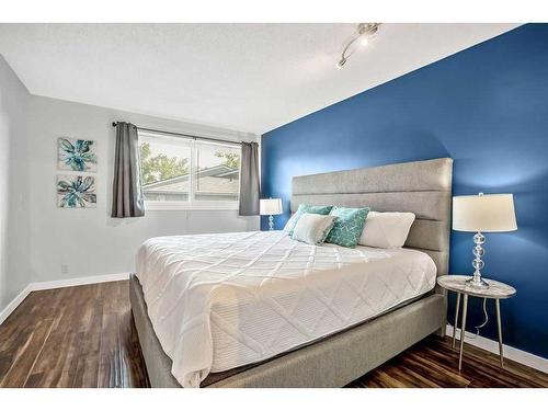 8-8533 Silver Springs Road Nw, Calgary, AB - Indoor Photo Showing Bedroom