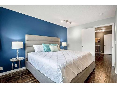 8-8533 Silver Springs Road Nw, Calgary, AB - Indoor Photo Showing Bedroom