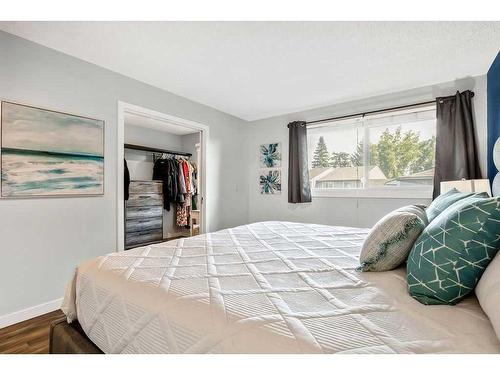 8-8533 Silver Springs Road Nw, Calgary, AB - Indoor Photo Showing Bedroom