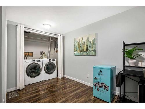 8-8533 Silver Springs Road Nw, Calgary, AB - Indoor Photo Showing Laundry Room