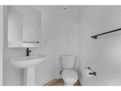 46 Herron Street Ne, Calgary, AB - Indoor Photo Showing Bathroom