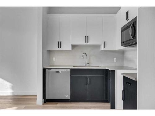 46 Herron Street Ne, Calgary, AB - Indoor Photo Showing Kitchen