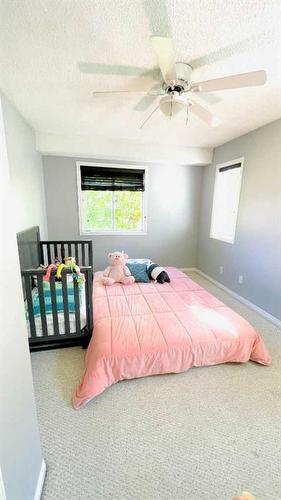 121 Hidden Valley Villas Nw, Calgary, AB - Indoor Photo Showing Bedroom