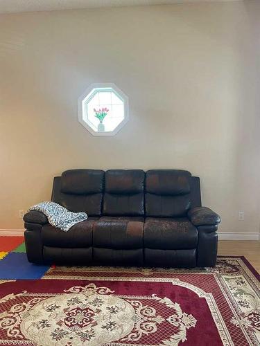 121 Hidden Valley Villas Nw, Calgary, AB - Indoor Photo Showing Living Room