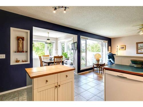 235 Arbour Wood Close Nw, Calgary, AB - Indoor Photo Showing Kitchen