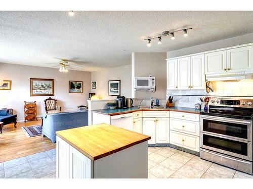 235 Arbour Wood Close Nw, Calgary, AB - Indoor Photo Showing Kitchen With Double Sink