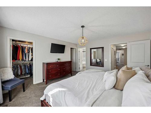 272 Kingsmere Cove Se, Airdrie, AB - Indoor Photo Showing Bedroom