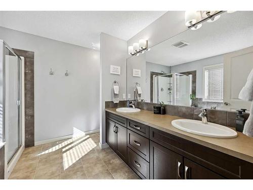 272 Kingsmere Cove Se, Airdrie, AB - Indoor Photo Showing Bathroom