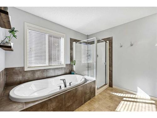 272 Kingsmere Cove Se, Airdrie, AB - Indoor Photo Showing Bathroom