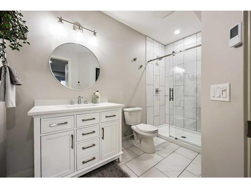 272 Kingsmere Cove Se, Airdrie, AB - Indoor Photo Showing Bathroom