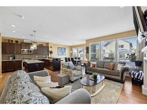 272 Kingsmere Cove Se, Airdrie, AB - Indoor Photo Showing Living Room