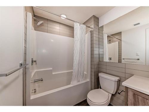 2315-350 Livingston Common Ne, Calgary, AB - Indoor Photo Showing Bathroom