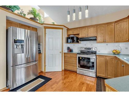 254 Coventry Court Ne, Calgary, AB - Indoor Photo Showing Kitchen