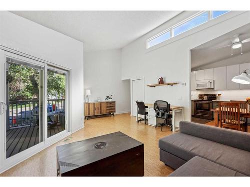 1-2637 1 Avenue Nw, Calgary, AB - Indoor Photo Showing Living Room