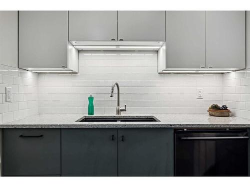 1-2637 1 Avenue Nw, Calgary, AB - Indoor Photo Showing Kitchen With Double Sink With Upgraded Kitchen