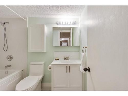 1-2637 1 Avenue Nw, Calgary, AB - Indoor Photo Showing Laundry Room