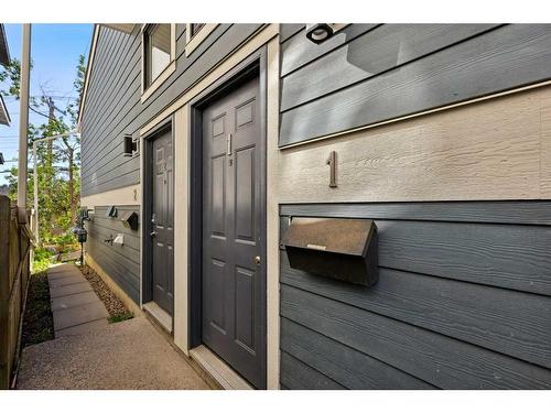 1-2637 1 Avenue Nw, Calgary, AB - Outdoor With Exterior