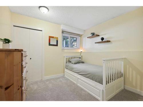 1-2637 1 Avenue Nw, Calgary, AB - Indoor Photo Showing Bedroom