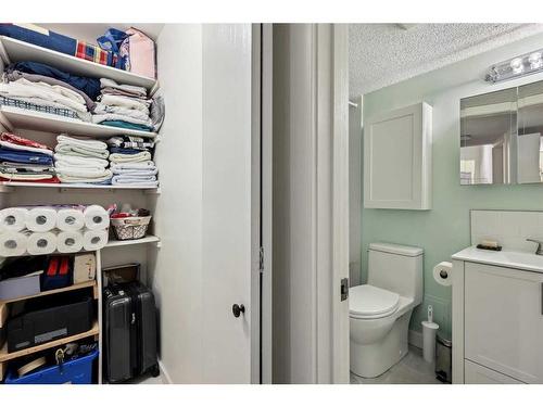 1-2637 1 Avenue Nw, Calgary, AB - Indoor Photo Showing Bathroom