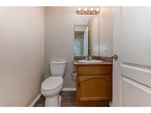 42 Somerside Place Sw, Calgary, AB - Indoor Photo Showing Bathroom