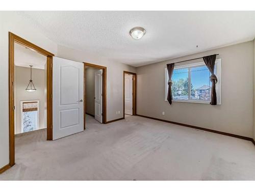 42 Somerside Place Sw, Calgary, AB - Indoor Photo Showing Other Room