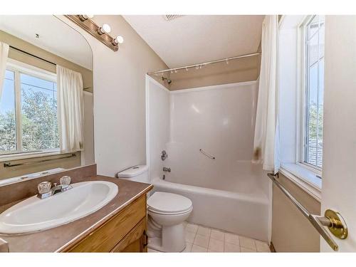 42 Somerside Place Sw, Calgary, AB - Indoor Photo Showing Bathroom