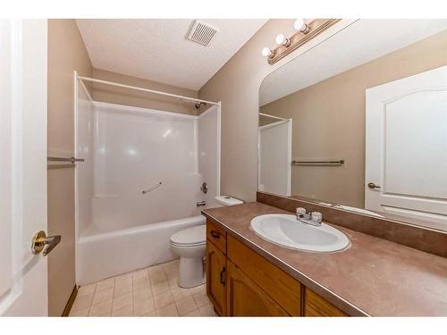 42 Somerside Place Sw, Calgary, AB - Indoor Photo Showing Bathroom