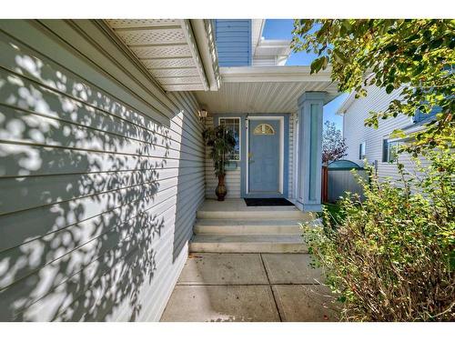 42 Somerside Place Sw, Calgary, AB - Outdoor