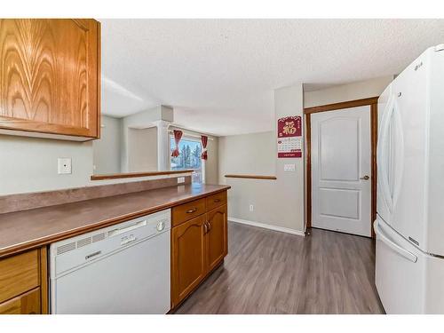 42 Somerside Place Sw, Calgary, AB - Indoor Photo Showing Kitchen