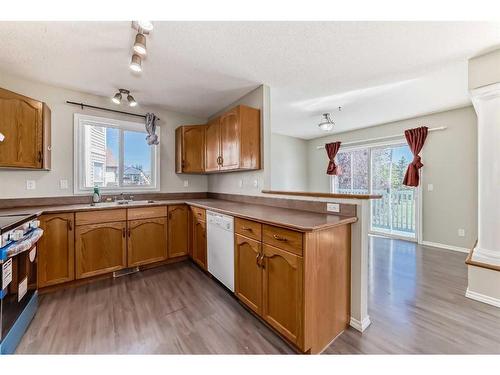 42 Somerside Place Sw, Calgary, AB - Indoor Photo Showing Kitchen