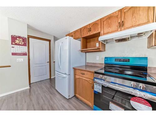 42 Somerside Place Sw, Calgary, AB - Indoor Photo Showing Kitchen