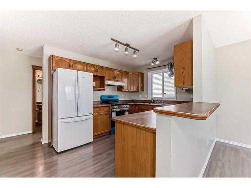 42 Somerside Place Sw, Calgary, AB - Indoor Photo Showing Kitchen