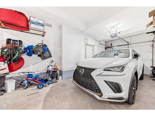 310-15 Evanscrest Park Nw, Calgary, AB - Indoor Photo Showing Garage