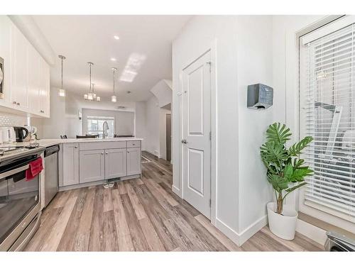 310-15 Evanscrest Park Nw, Calgary, AB - Indoor Photo Showing Kitchen