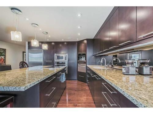 801A-500 Eau Claire Avenue Sw, Calgary, AB - Indoor Photo Showing Kitchen With Upgraded Kitchen