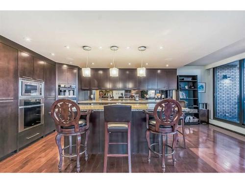 801A-500 Eau Claire Avenue Sw, Calgary, AB - Indoor Photo Showing Kitchen With Upgraded Kitchen