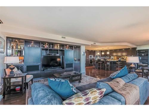 801A-500 Eau Claire Avenue Sw, Calgary, AB - Indoor Photo Showing Living Room